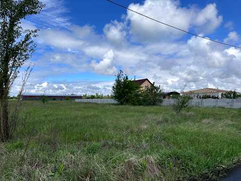 участок по адресу Тополинна, 55