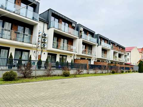 квартира за адресою Олександра Хіри вул., 21-19