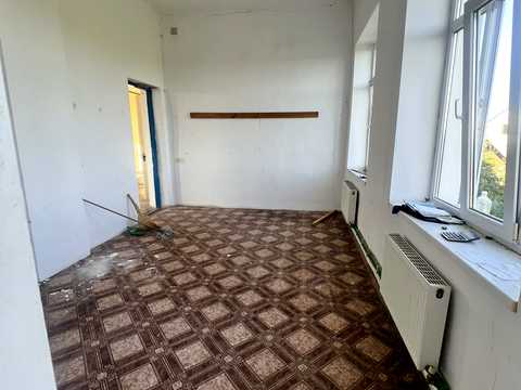 комерційна за адресою Центральна вул., 2