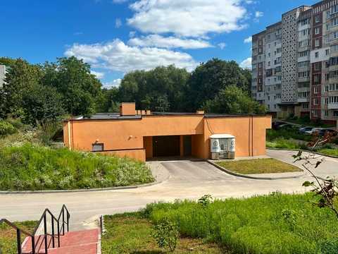 паркомісце за адресою Злуки просп., 18