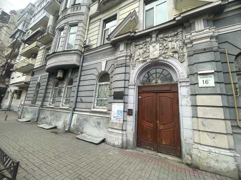 комерційна за адресою Шовковична вул., 16