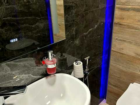 комерційна за адресою Жилянська вул., 68