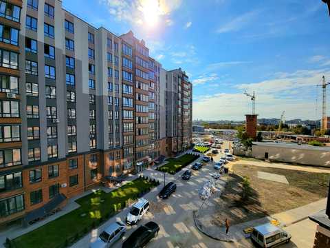 квартира за адресою Домбровського вул., 4