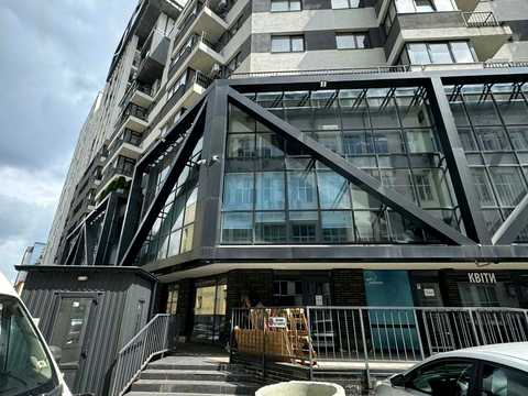 комерційна за адресою Героїв УПА вул., 73