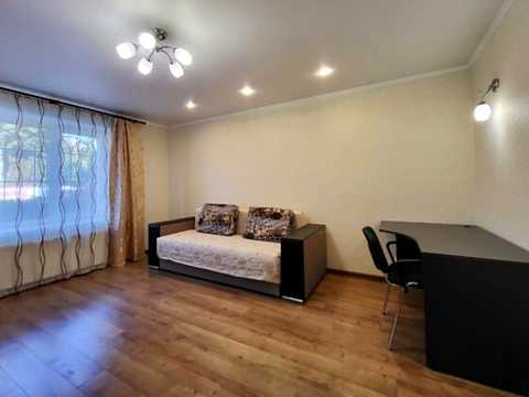 квартира за адресою Академіка Ющенка вул., 8