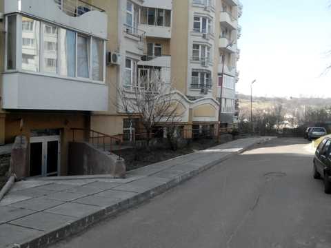 комерційна за адресою Плугова вул., 6