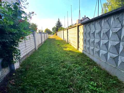 участок по адресу Шкільна, 10