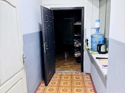 комерційна за адресою Металургів вул., 15