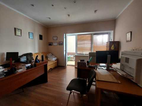 комерційна за адресою Виставкова, 1