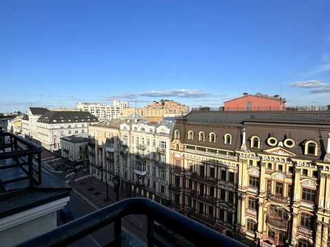 комерційна за адресою Володимирська вул., 38