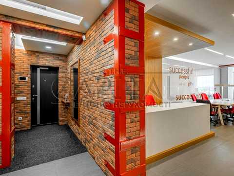 комерційна за адресою Почайнинська вул., 70