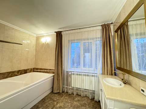 дом по адресу Михайла Матюшенка ул. (Воїнів Інтернаціоналістів), 33