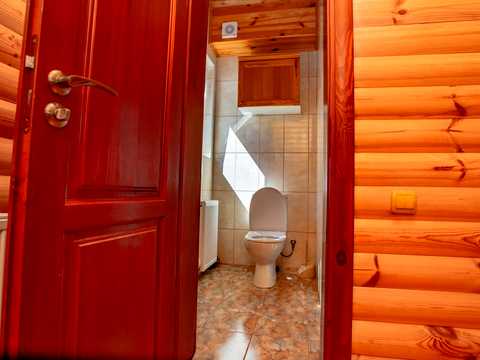 комерційна за адресою Устияновича вул., 1