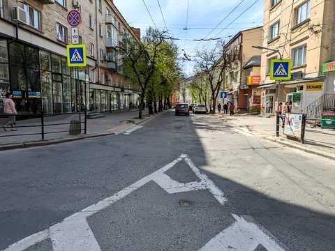 комерційна за адресою Князя Острозького вул., 1