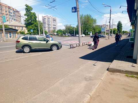 квартира за адресою Сінна вул. (Добровольського), 15