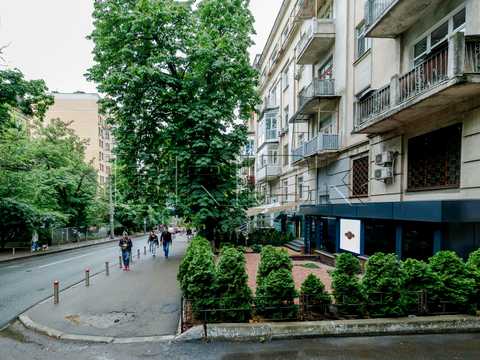 комерційна за адресою Паньківська вул., 18