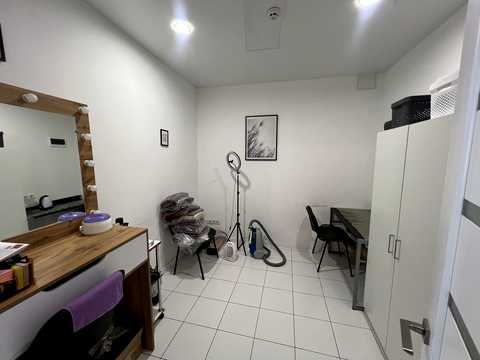 комерційна за адресою Миру просп., 73/3