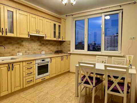 квартира за адресою Феодосійська вул., 3-В