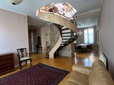 квартира за адресою Шота Руставелі вул., 4