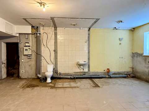 комерційна за адресою Вишнева вул., 17