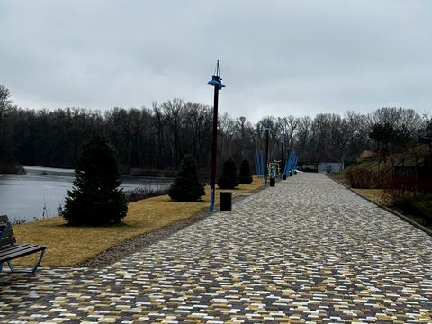 комерційна за адресою Лютнева вул., 58