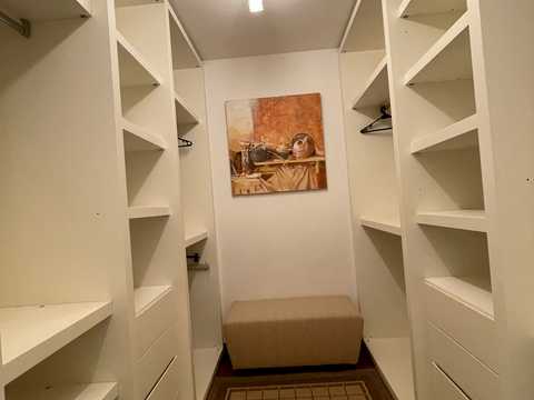 квартира за адресою Старонаводницька вул., 13