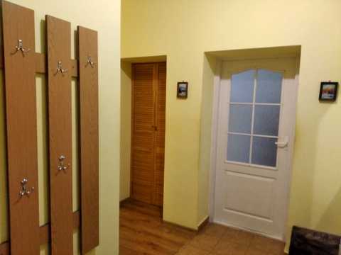 будинок за адресою Євгена Коновальця вул. (Володимира Погорєлова)
