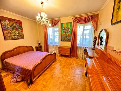дом по адресу Николая Гнатюка ул. (Ласточкіна), 5