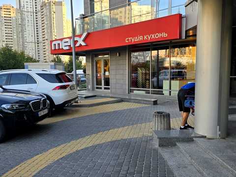 комерційна за адресою Дніпровська набережна вул., 14-Б