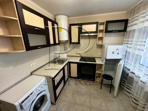квартира за адресою Богатирська вул., 16