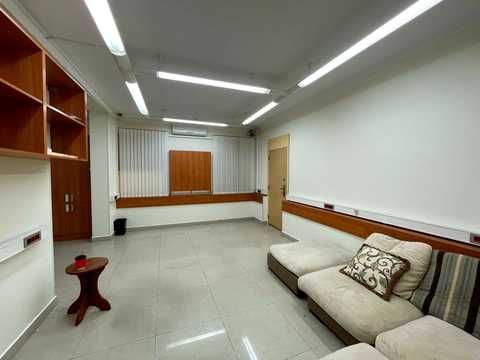 комерційна за адресою Базарна вул., 89