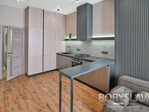 квартира за адресою Різдвяна, 8