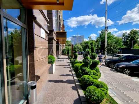 комерційна за адресою Жилянська вул., 68