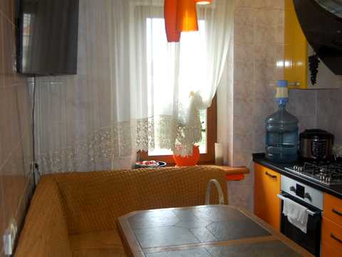 квартира за адресою Автозаводська вул., 5