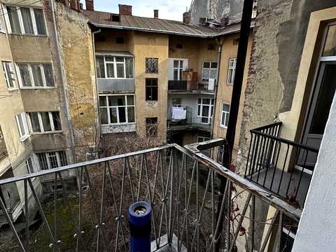 квартира за адресою Ярослава Стецька вул. (Добролюбова), 11