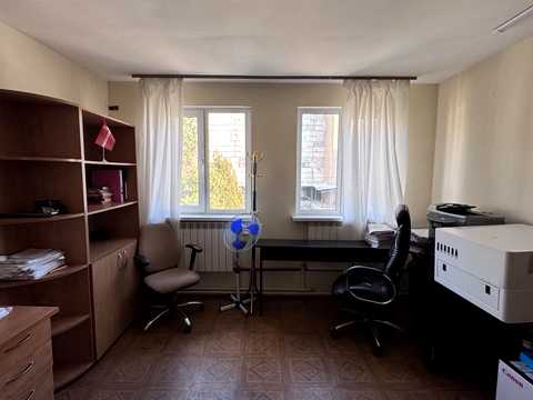 комерційна за адресою Київська вул., 83