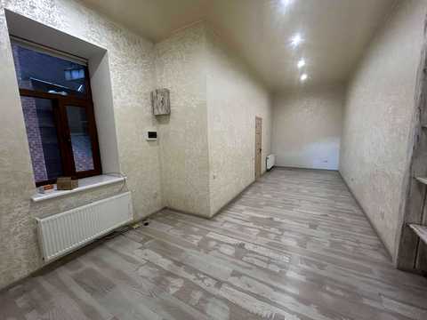 комерційна за адресою Драгоманова вул., 67