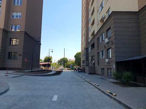 комерційна за адресою Віталія Нестеренка вул. (Академіка Воробйова), 1б