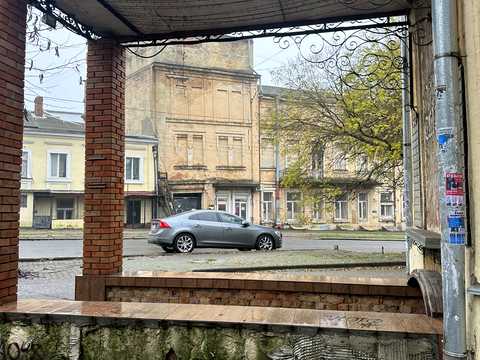 комерційна за адресою Мечникова вул., 52