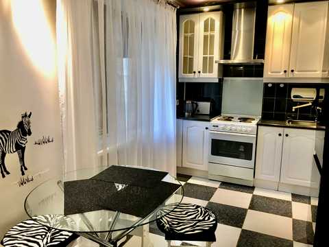 квартира за адресою Першотравнева, 44