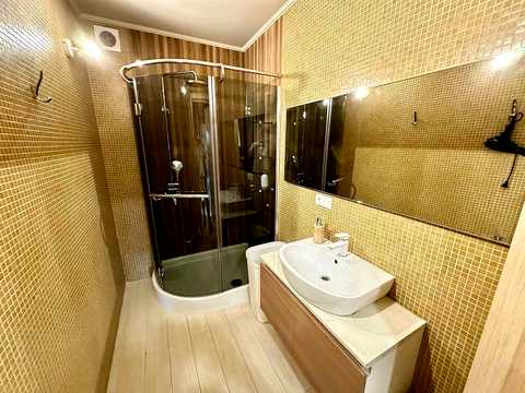 комерційна за адресою Запорізька вул., 1
