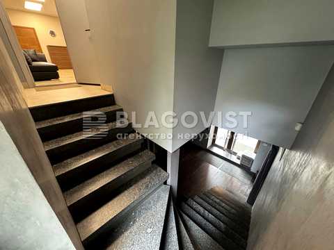 комерційна за адресою Михайлівська вул., 22