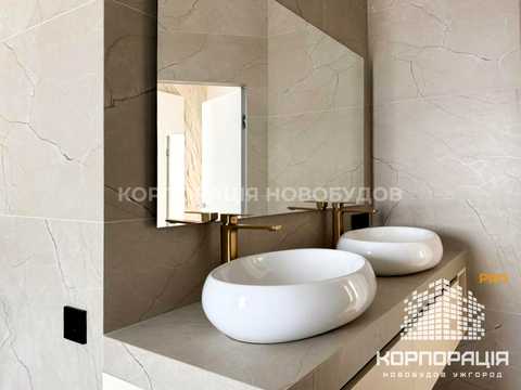 будинок за адресою с. Сторожниця, Волошкова, 10А