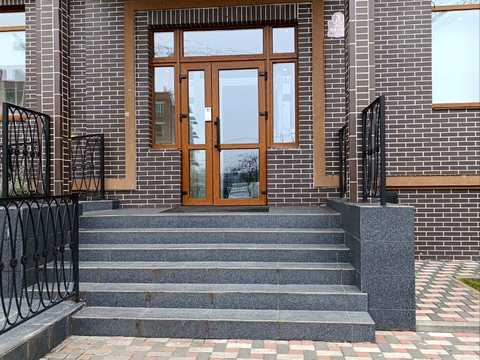 комерційна за адресою Західна вул., 14