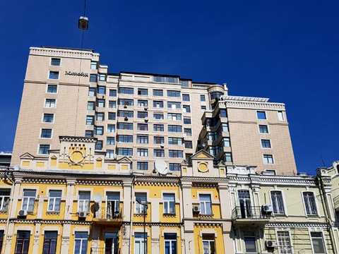 комерційна за адресою Круглоуніверситетська вул., 3-5