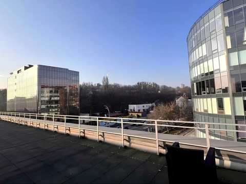 комерційна за адресою Нововокзальна вул., 2