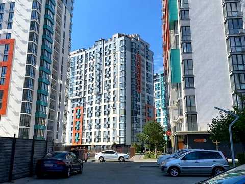 квартира за адресою Кришталева вул., 1