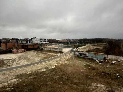 комерційна за адресою Лютнева вул., 58