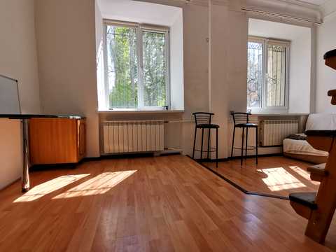 комерційна за адресою Володимирська вул., 71