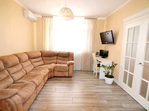 квартира за адресою Сім'ї Кульженків вул. (Петра Дегтяренка), 35